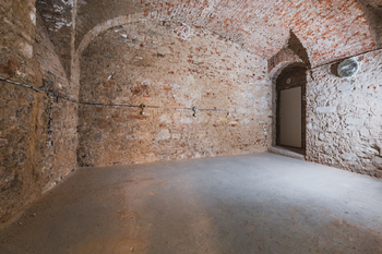 SUTERÉN - SKLEPNÍ PROSTORY - Pronájem obchodních prostor 350 m², Praha 1 - Staré Město