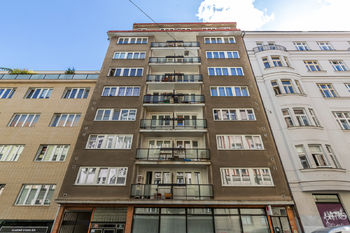 pohled na dům - Pronájem bytu 3+1 v osobním vlastnictví 62 m², Praha 7 - Holešovice
