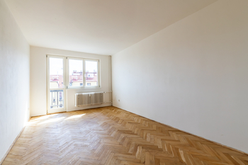 pokoj s lodžií do vnitrobloku - Pronájem bytu 3+1 v osobním vlastnictví 62 m², Praha 7 - Holešovice