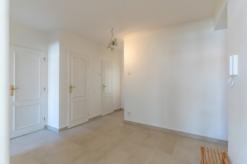 vstupní hala - Pronájem bytu 3+1 v osobním vlastnictví 62 m², Praha 7 - Holešovice