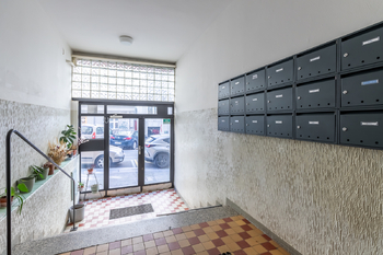 vstupní hala v domě - Pronájem bytu 3+1 v osobním vlastnictví 62 m², Praha 7 - Holešovice