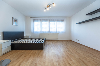 Pronájem bytu 1+kk v družstevním vlastnictví 34 m², Praha 5 - Stodůlky
