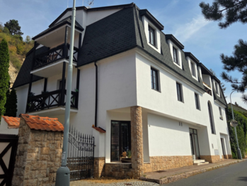 Pronájem bytu 1+kk v osobním vlastnictví 17 m², Praha 5 - Hlubočepy