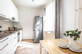 Kuchyňský kout. - Prodej bytu 2+kk v osobním vlastnictví 54 m², Praha 9 - Hloubětín