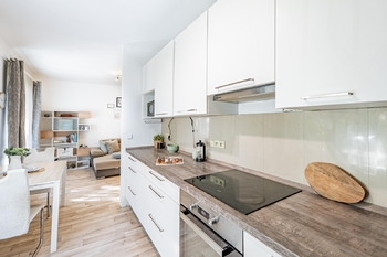 Kuchyňský kout. - Prodej bytu 2+kk v osobním vlastnictví 54 m², Praha 9 - Hloubětín