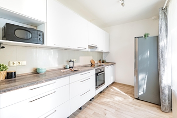 Kuchyňský kout. - Prodej bytu 2+kk v osobním vlastnictví 54 m², Praha 9 - Hloubětín