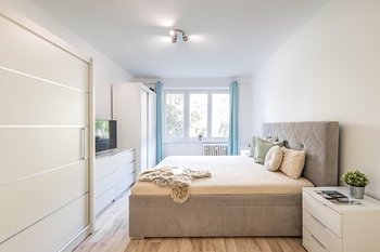 Ložnice. - Prodej bytu 2+kk v osobním vlastnictví 54 m², Praha 9 - Hloubětín