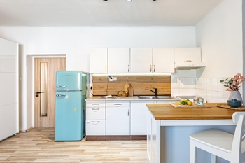 Kuchyně (garsonka). - Prodej domu 155 m², Ledenice