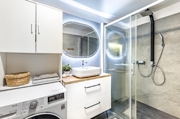 Koupelna (garsonka). - Prodej domu 155 m², Ledenice