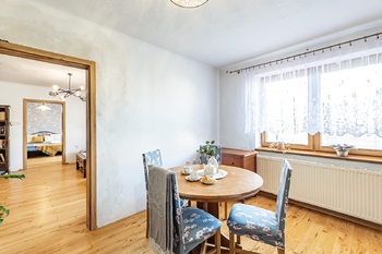 Jídelní kout v kuchyni (druhý byt). - Prodej domu 155 m², Ledenice