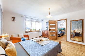 Hlavní ložnice (druhý byt). - Prodej domu 155 m², Ledenice