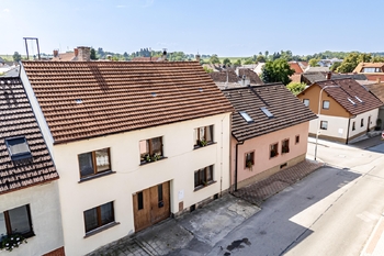Pohled z dronu na dům. - Prodej domu 155 m², Ledenice