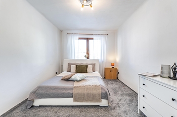 Ložnice, popř. pracovna (přízemí druhého bytu). - Prodej domu 155 m², Ledenice