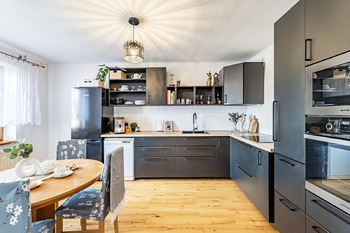 Kuchyně (druhý byt). - Prodej domu 155 m², Ledenice