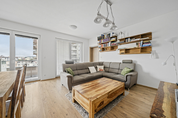 Obývací pokoj - Prodej bytu 4+kk v osobním vlastnictví 115 m², Praha 9 - Letňany