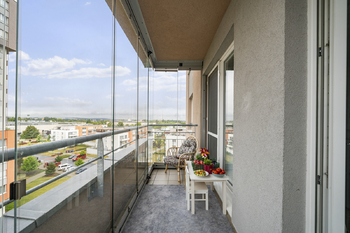 Balkon s posuvnými skly - Prodej bytu 4+kk v osobním vlastnictví 115 m², Praha 9 - Letňany