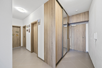 Chodba - Prodej bytu 4+kk v osobním vlastnictví 115 m², Praha 9 - Letňany