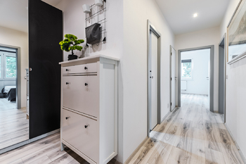 Vstupní hala - Pronájem bytu 3+kk v osobním vlastnictví 55 m², Praha 10 - Strašnice