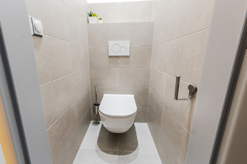 Samostatná toaleta - Pronájem bytu 3+kk v osobním vlastnictví 55 m², Praha 10 - Strašnice