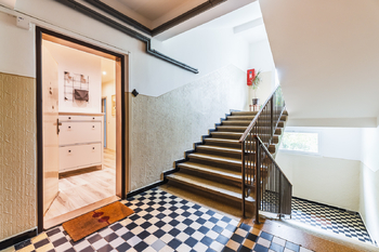 Vchod do bytu - Pronájem bytu 3+kk v osobním vlastnictví 55 m², Praha 10 - Strašnice