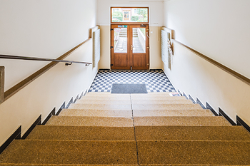 Vchod do domu - Pronájem bytu 3+kk v osobním vlastnictví 55 m², Praha 10 - Strašnice