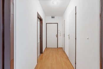 Chodba - Prodej bytu 3+1 v osobním vlastnictví 78 m², Praha 9 - Černý Most
