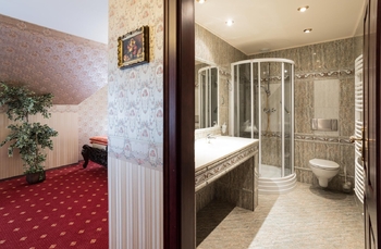 červený pokoj - Prodej domu 832 m², Hřensko