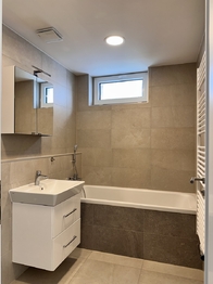 Koupelna - Pronájem bytu 3+kk v osobním vlastnictví 68 m², Praha 9 - Černý Most