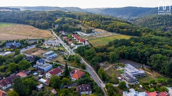 Prodej pozemku 1380 m², Černošice