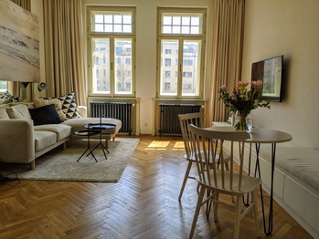 Obývací pokoj - Pronájem bytu 2+kk v osobním vlastnictví 53 m², Praha 7 - Bubeneč 
