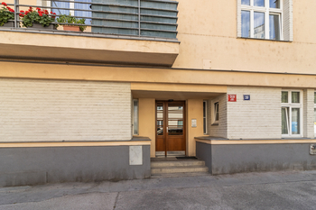 Prodej bytu 2+1 v osobním vlastnictví 53 m², Praha 4 - Podolí
