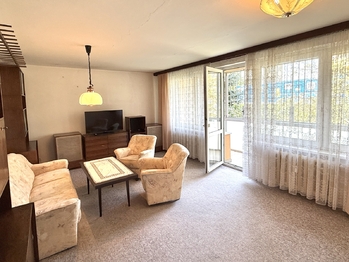 Obývací pokoj - Prodej bytu 3+1 v osobním vlastnictví 73 m², Praha 10 - Záběhlice