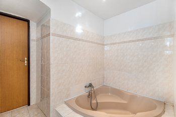 Prodej bytu 6 a více v osobním vlastnictví 503 m², Dubá