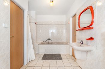 Prodej bytu 6 a více v osobním vlastnictví 503 m², Dubá