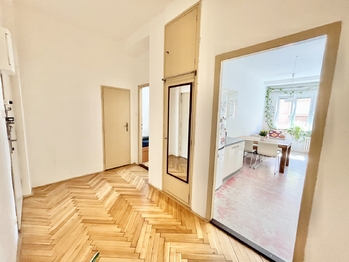Prodej bytu 2+1 v osobním vlastnictví 74 m², Praha 7 - Holešovice