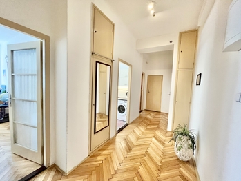 Prodej bytu 2+1 v osobním vlastnictví 74 m², Praha 7 - Holešovice