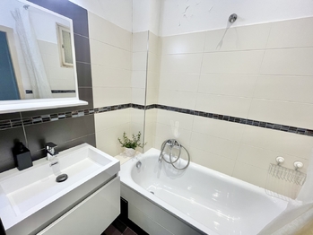 Prodej bytu 2+1 v osobním vlastnictví 74 m², Praha 7 - Holešovice