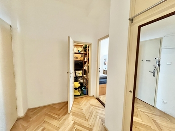 Prodej bytu 2+1 v osobním vlastnictví 74 m², Praha 7 - Holešovice