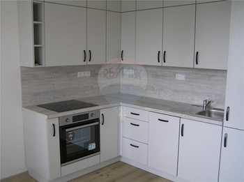 kuchyňská linka - Pronájem bytu 1+1 v osobním vlastnictví 40 m², Praha 10 - Hostivař