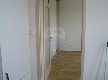 vstup do ložnice - Pronájem bytu 1+1 v osobním vlastnictví 40 m², Praha 10 - Hostivař