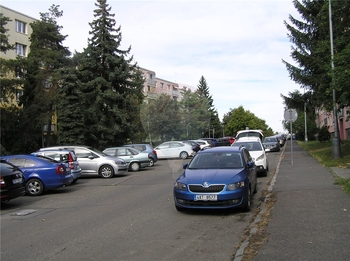 parkování u domu - Pronájem bytu 1+1 v osobním vlastnictví 40 m², Praha 10 - Hostivař