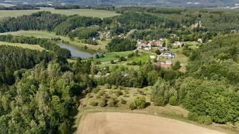 Prodej pozemku 10089 m², Kněžmost