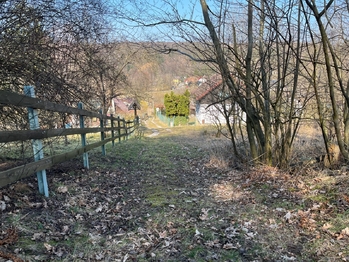 Prodej pozemku 10089 m², Kněžmost