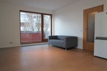 Obývací část - Pronájem bytu 2+kk v osobním vlastnictví 54 m², Praha 5 - Zbraslav