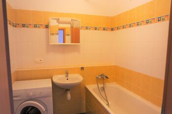 Koupelna - Pronájem bytu 2+kk v osobním vlastnictví 54 m², Praha 5 - Zbraslav