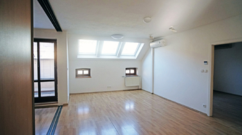 Prodej obchodních prostor 495 m², Znojmo