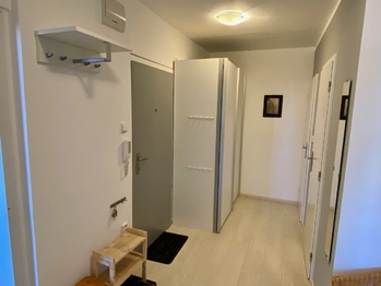 Vestavěná skříň - Prodej bytu 3+kk v osobním vlastnictví 63 m², Praha 10 - Horní Měcholupy
