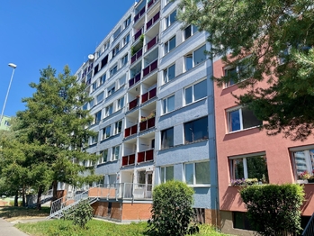 Zeleň v okolí - Prodej bytu 3+kk v osobním vlastnictví 63 m², Praha 10 - Horní Měcholupy