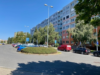 Zeleň v okolí - Prodej bytu 3+kk v osobním vlastnictví 63 m², Praha 10 - Horní Měcholupy