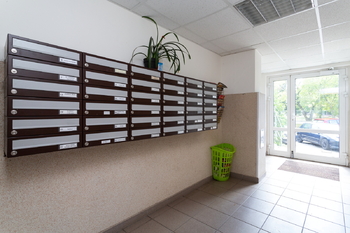 Prodej bytu 1+kk v osobním vlastnictví 29 m², Praha 8 - Troja